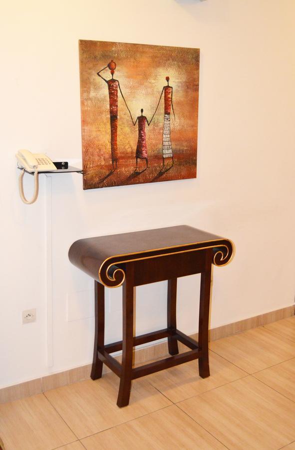 Leon Hotel Kinshasa Eksteriør bilde