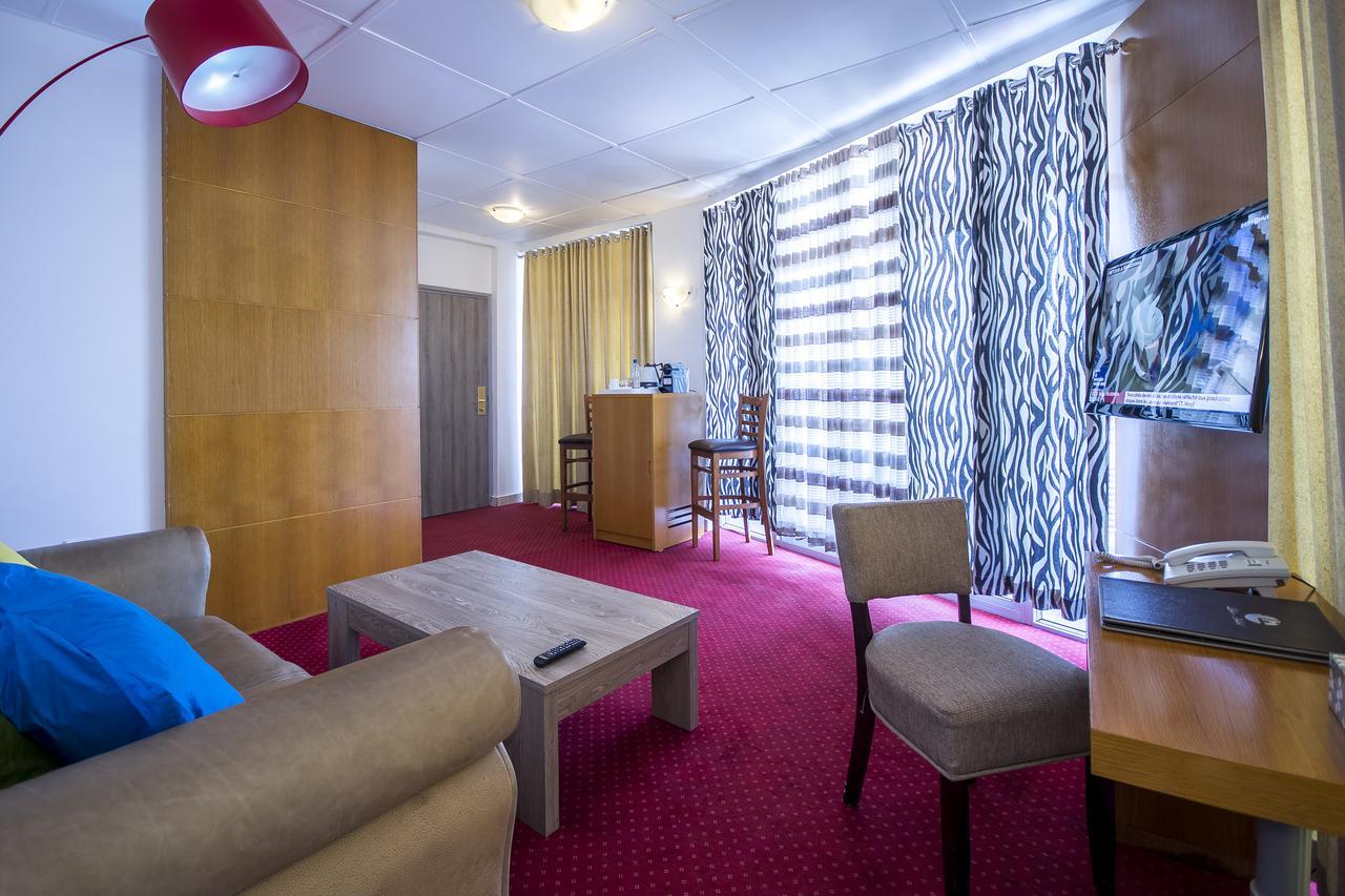 Leon Hotel Kinshasa Eksteriør bilde