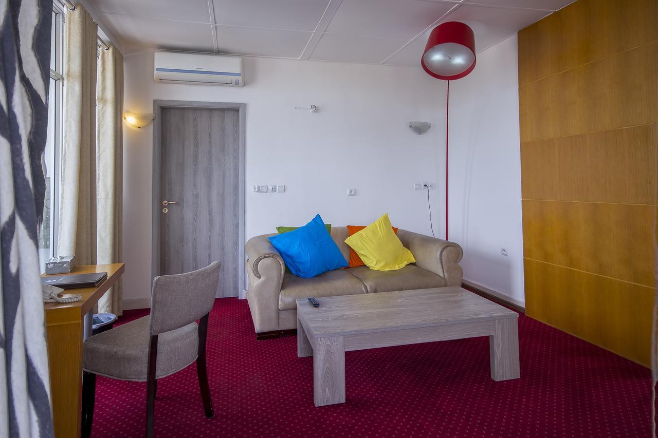 Leon Hotel Kinshasa Eksteriør bilde