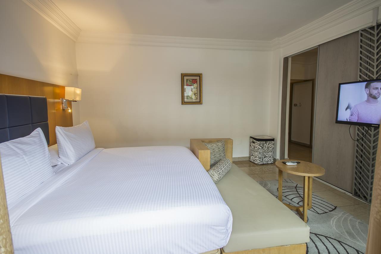 Leon Hotel Kinshasa Eksteriør bilde